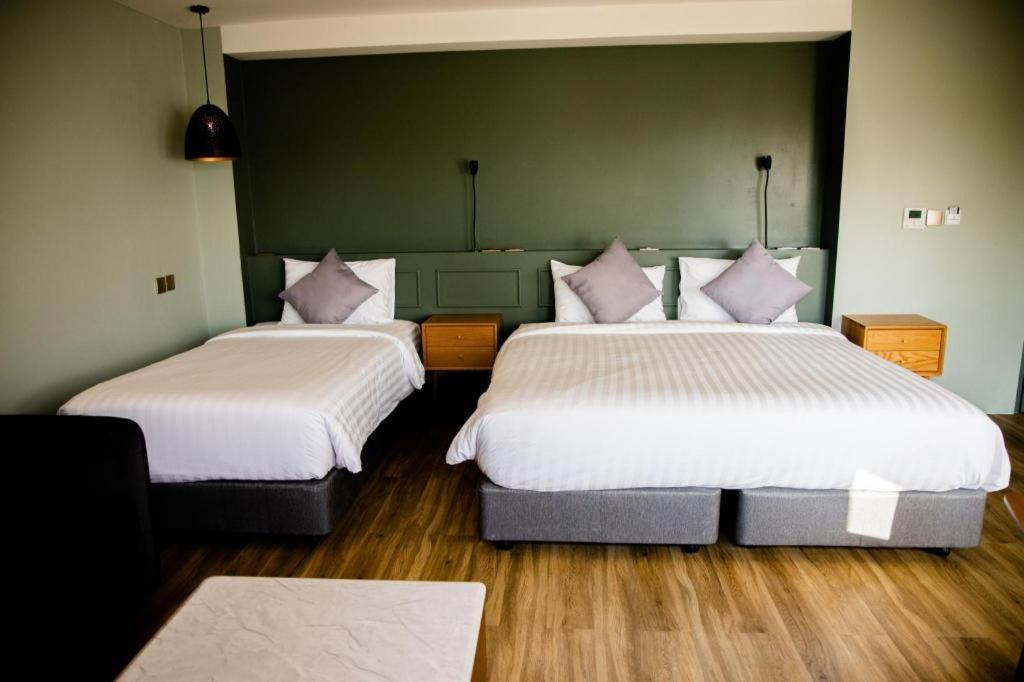 Eco Cozy Beachfront Resort Chaam Hua Hin Bagian luar foto