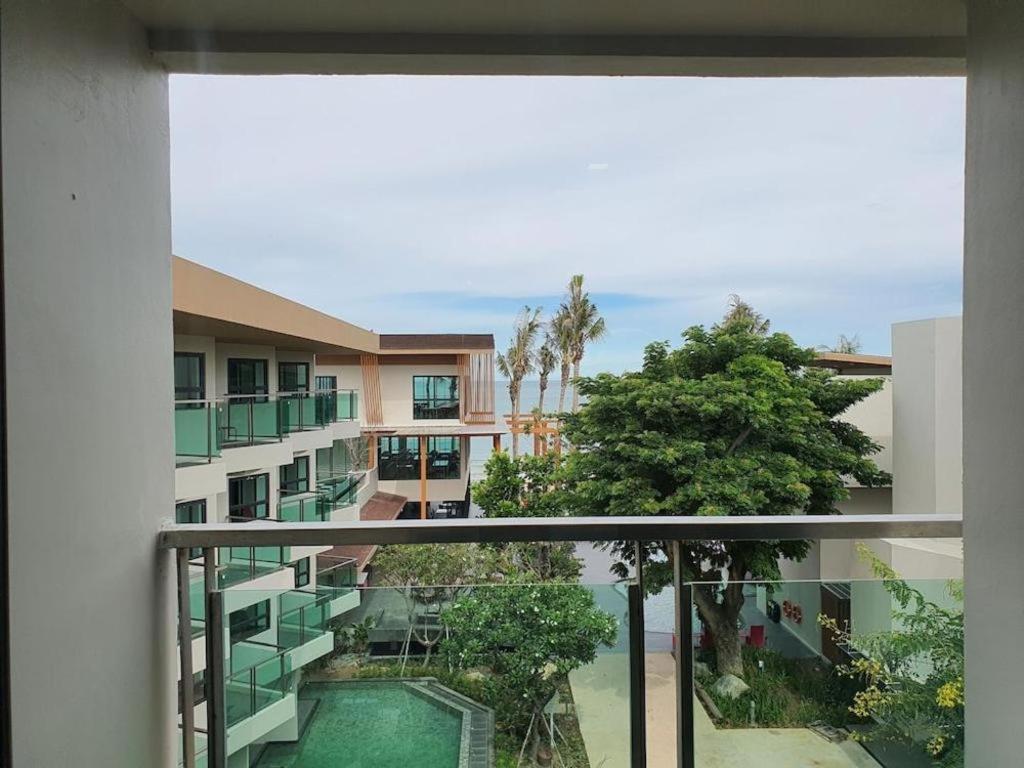 Eco Cozy Beachfront Resort Chaam Hua Hin Bagian luar foto
